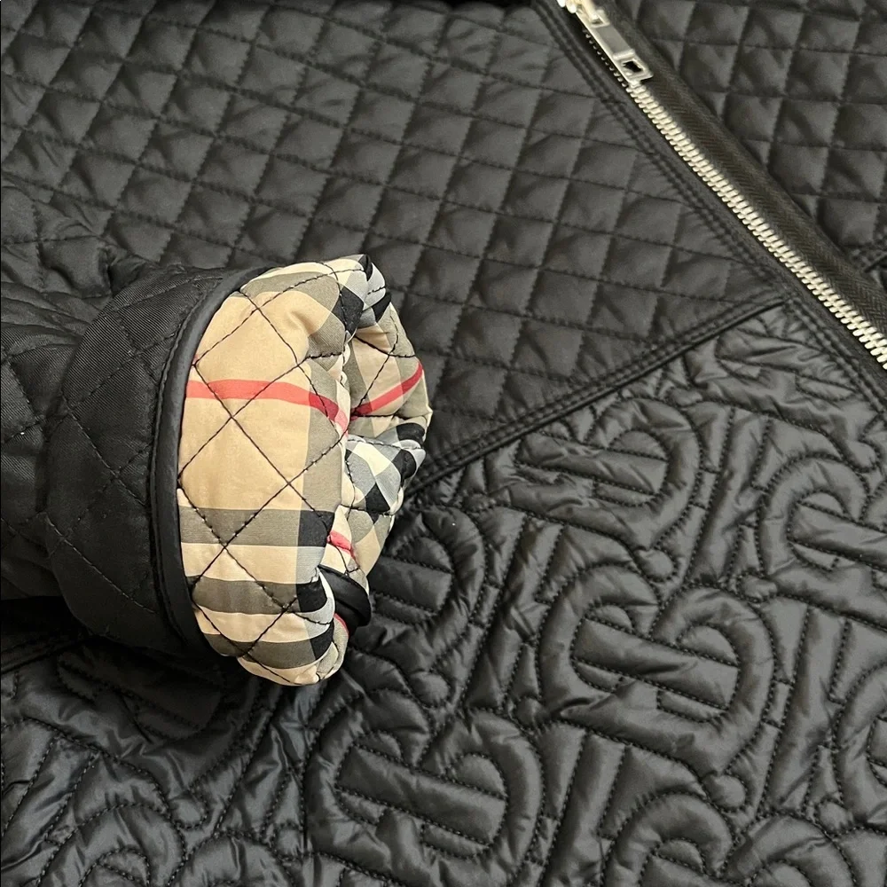 Burberry Girls’ Gia Cocoon Black TB Monogram Quilted Coat/Check Interior—6Y - Picture 13 of 16